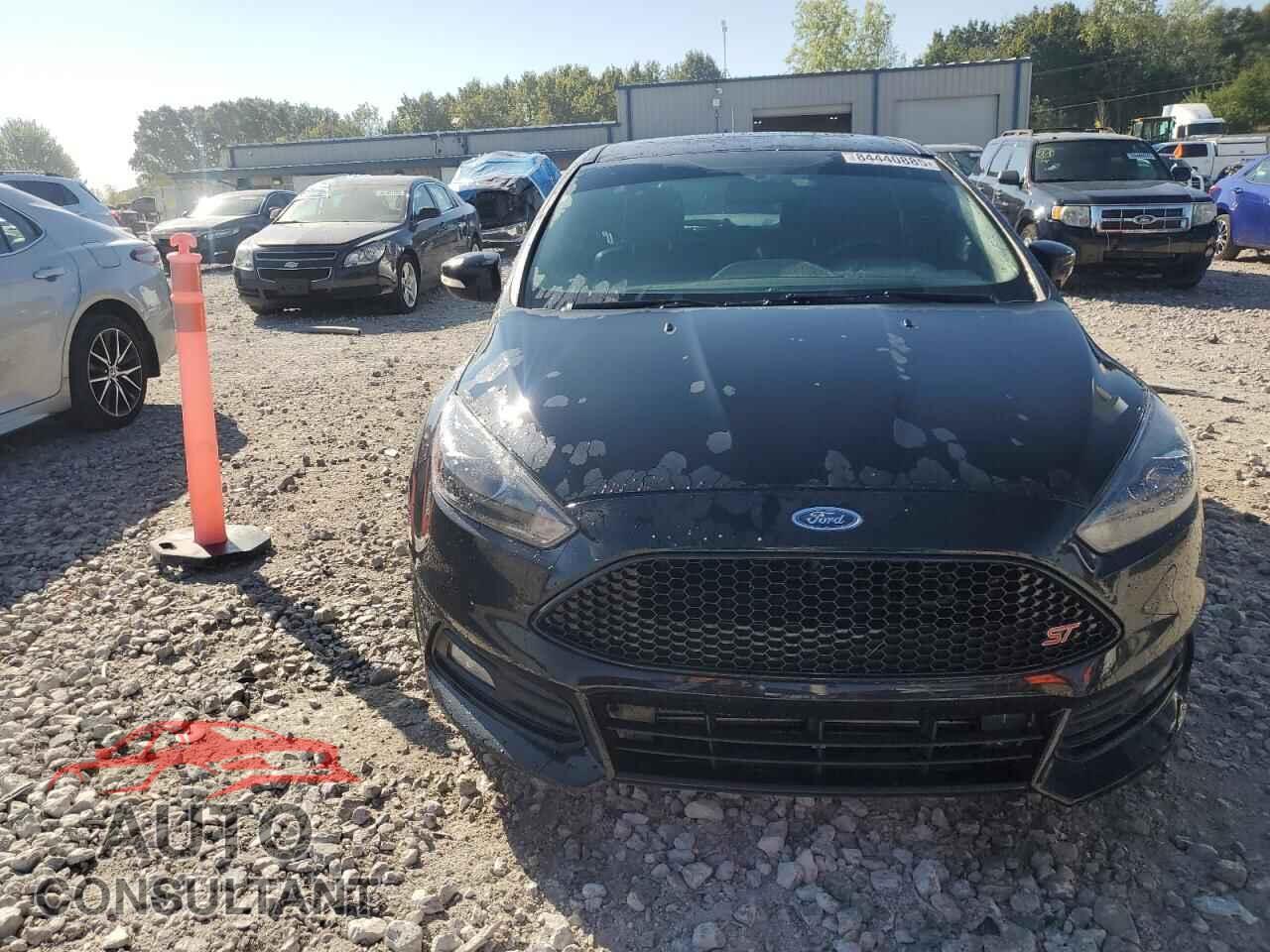 FORD FOCUS 2018 - 1FADP3L95JL246203
