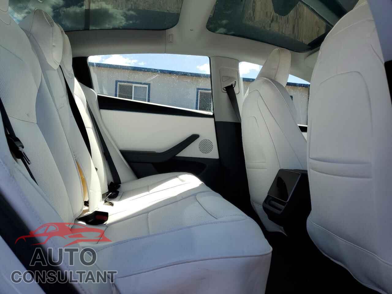 TESLA MODEL 3 2025 - 5YJ3E1EA3SF933594