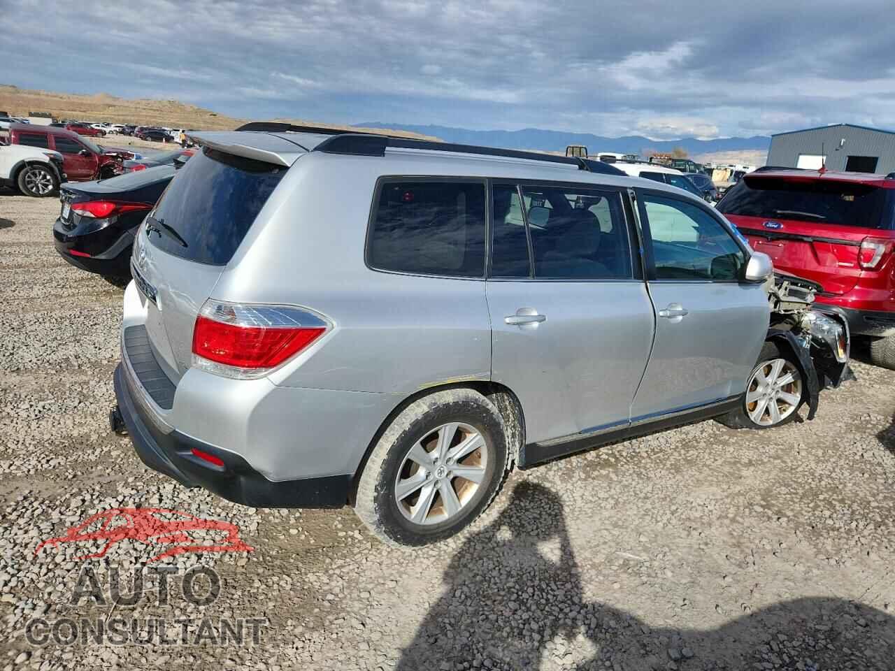 TOYOTA HIGHLANDER 2013 - 5TDBK3EH8DS203255