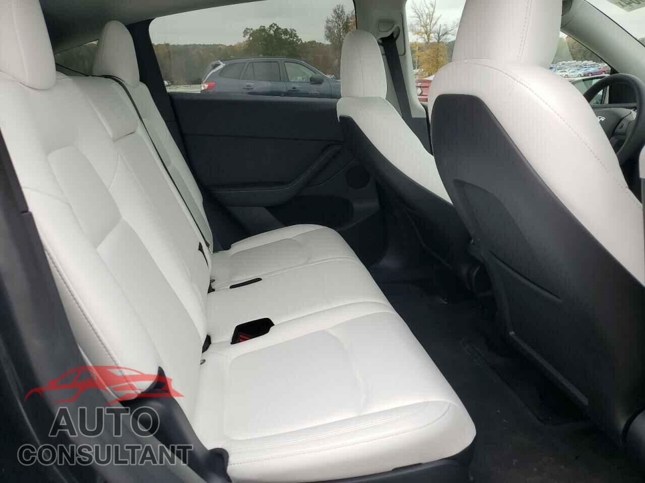 TESLA MODEL Y 2024 - 7SAYGAEE2RF068357
