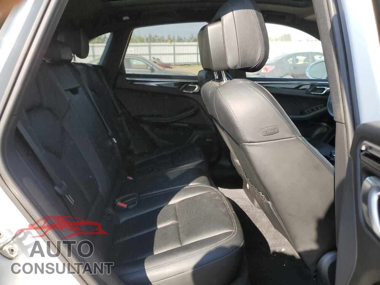 PORSCHE MACAN 2015 - WP1AB2A55FLB51572