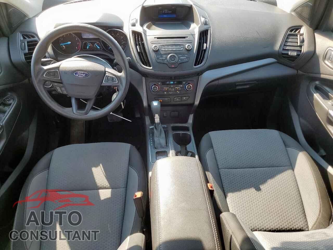 FORD ESCAPE 2017 - 1FMCU0GD2HUB42408