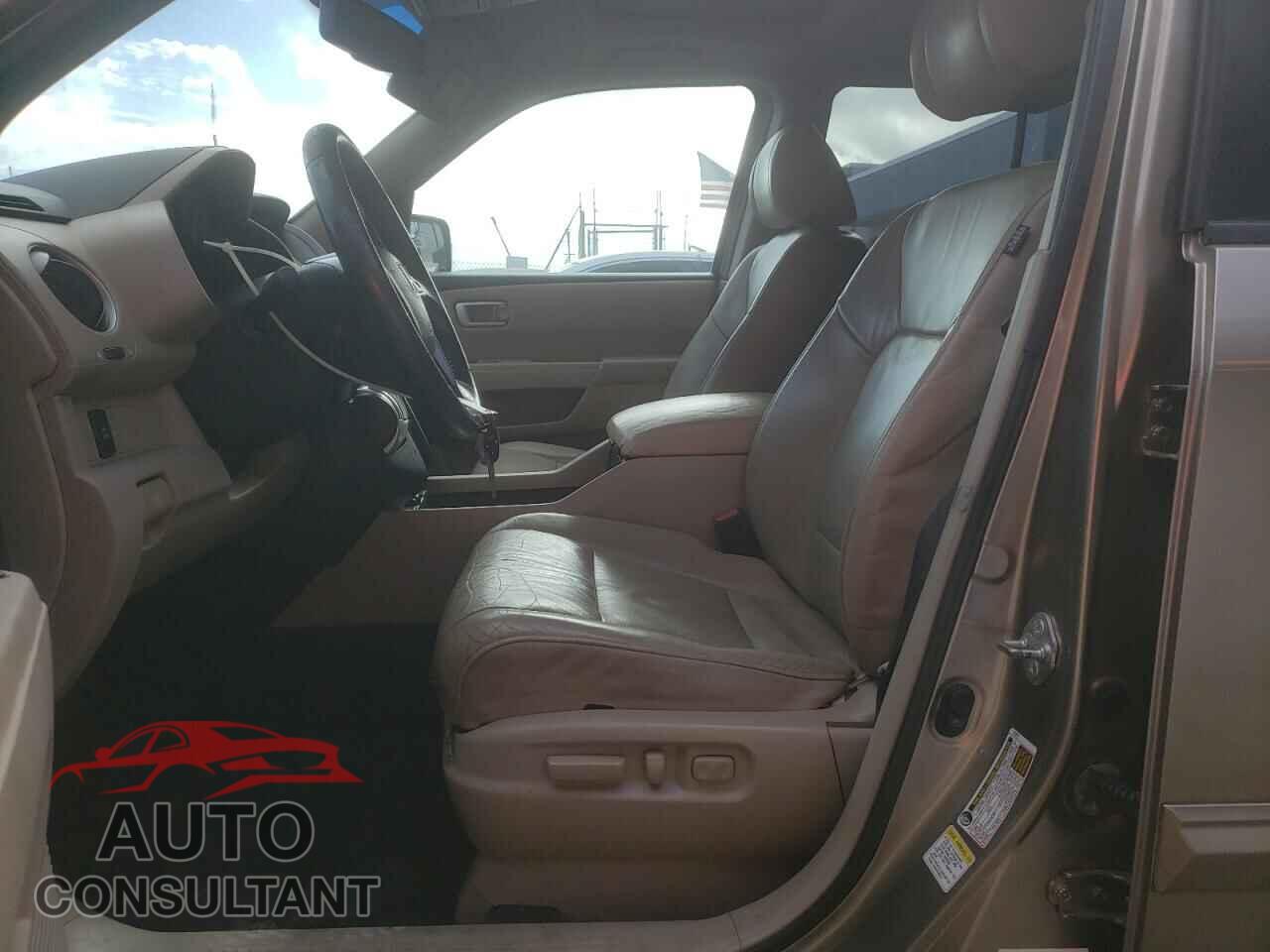 HONDA PILOT 2011 - 5FNYF3H50BB033183