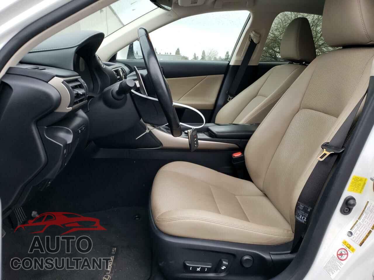 LEXUS IS 2017 - JTHBA1D20H5059067