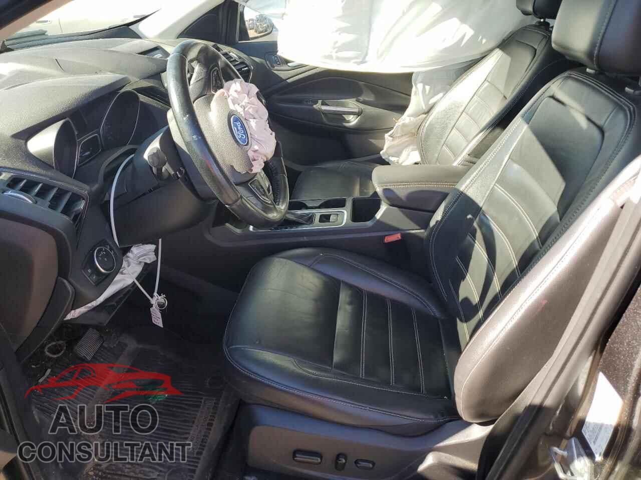 FORD ESCAPE 2017 - 1FMCU0J96HUB62410