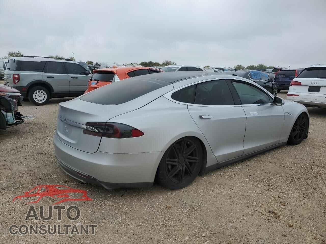 TESLA MODEL S 2013 - 5YJSA1CG8DFP09285