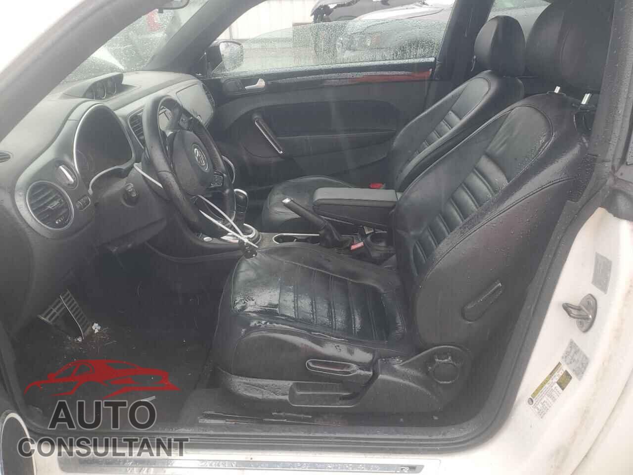 VOLKSWAGEN BEETLE 2013 - 3VWVS7AT9DM684094
