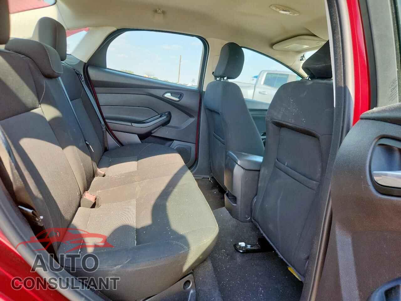 FORD FOCUS 2015 - 1FADP3F22FL226657