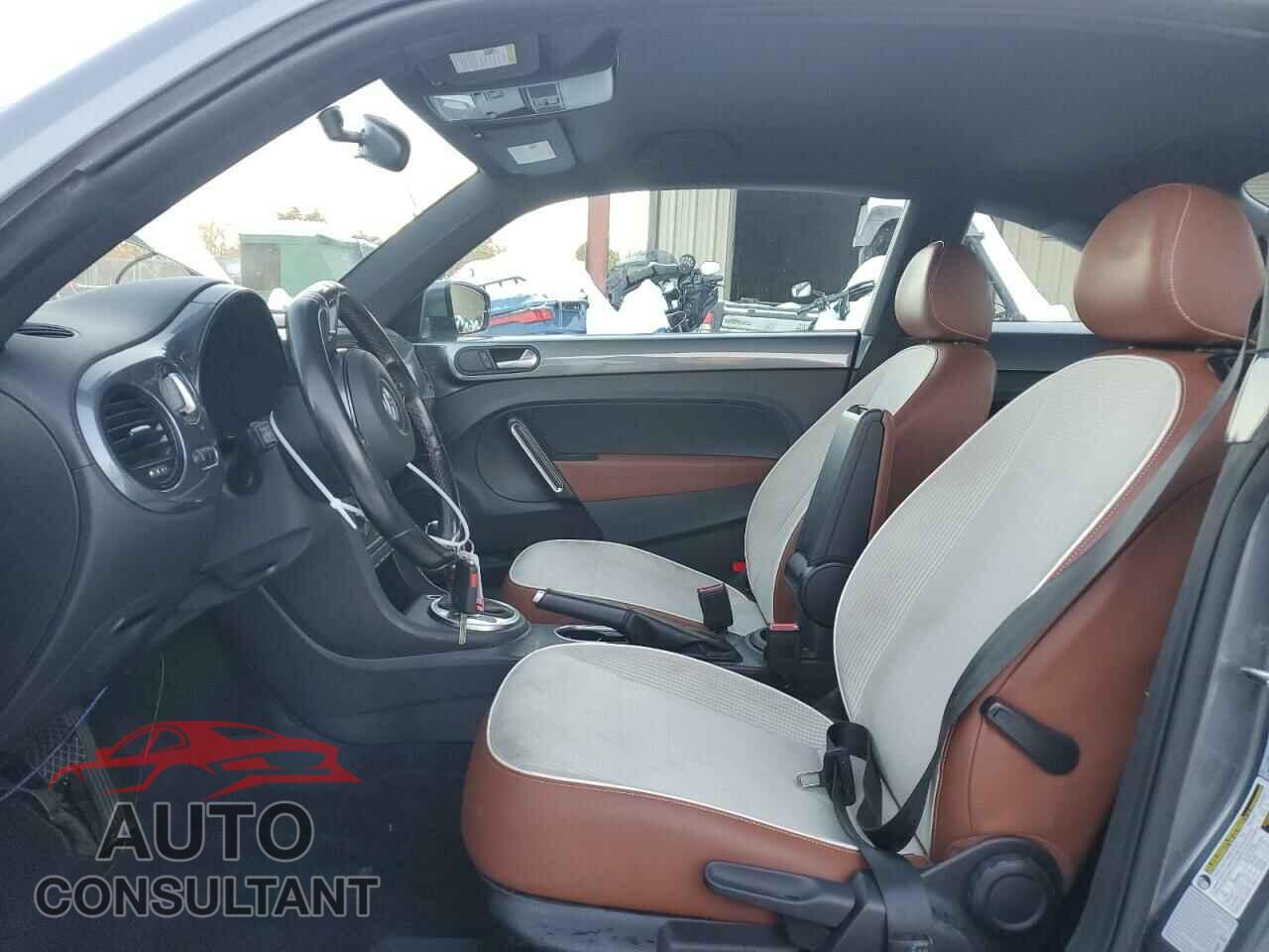 VOLKSWAGEN BEETLE 2017 - 3VWF17ATXHM621177
