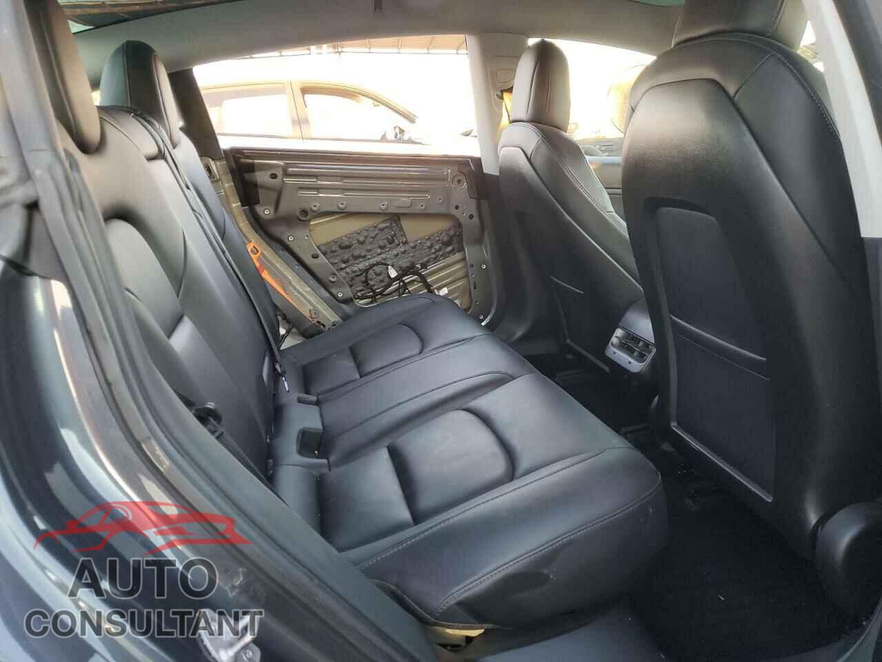 TESLA MODEL 3 2019 - 5YJ3E1EB2KF205662
