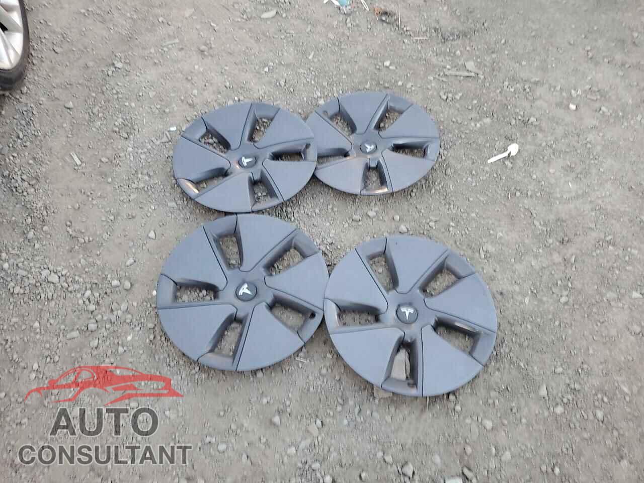 TESLA MODEL 3 2023 - 5YJ3E1EA7PF494780