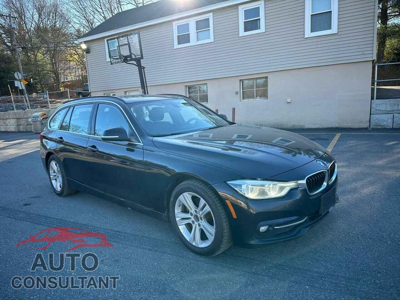 BMW 3 SERIES 2018 - WBA8J1C51JA019002