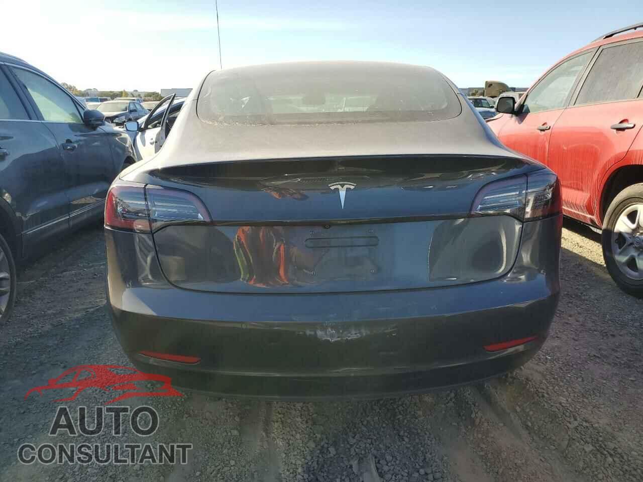 TESLA MODEL 3 2018 - 5YJ3E1EA8JF060455