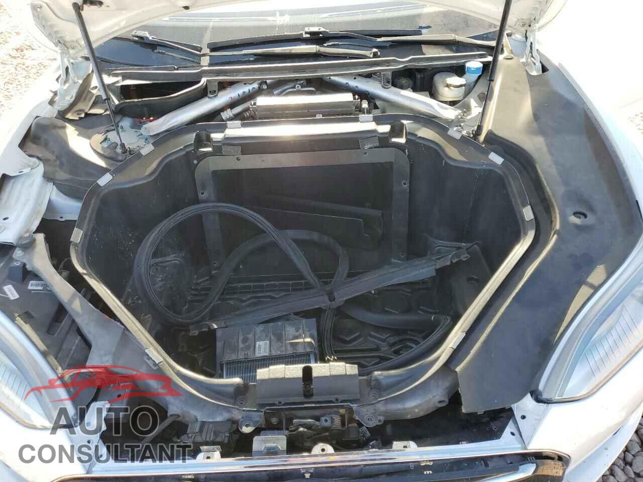 TESLA MODEL S 2015 - 5YJSA1E14FF112937