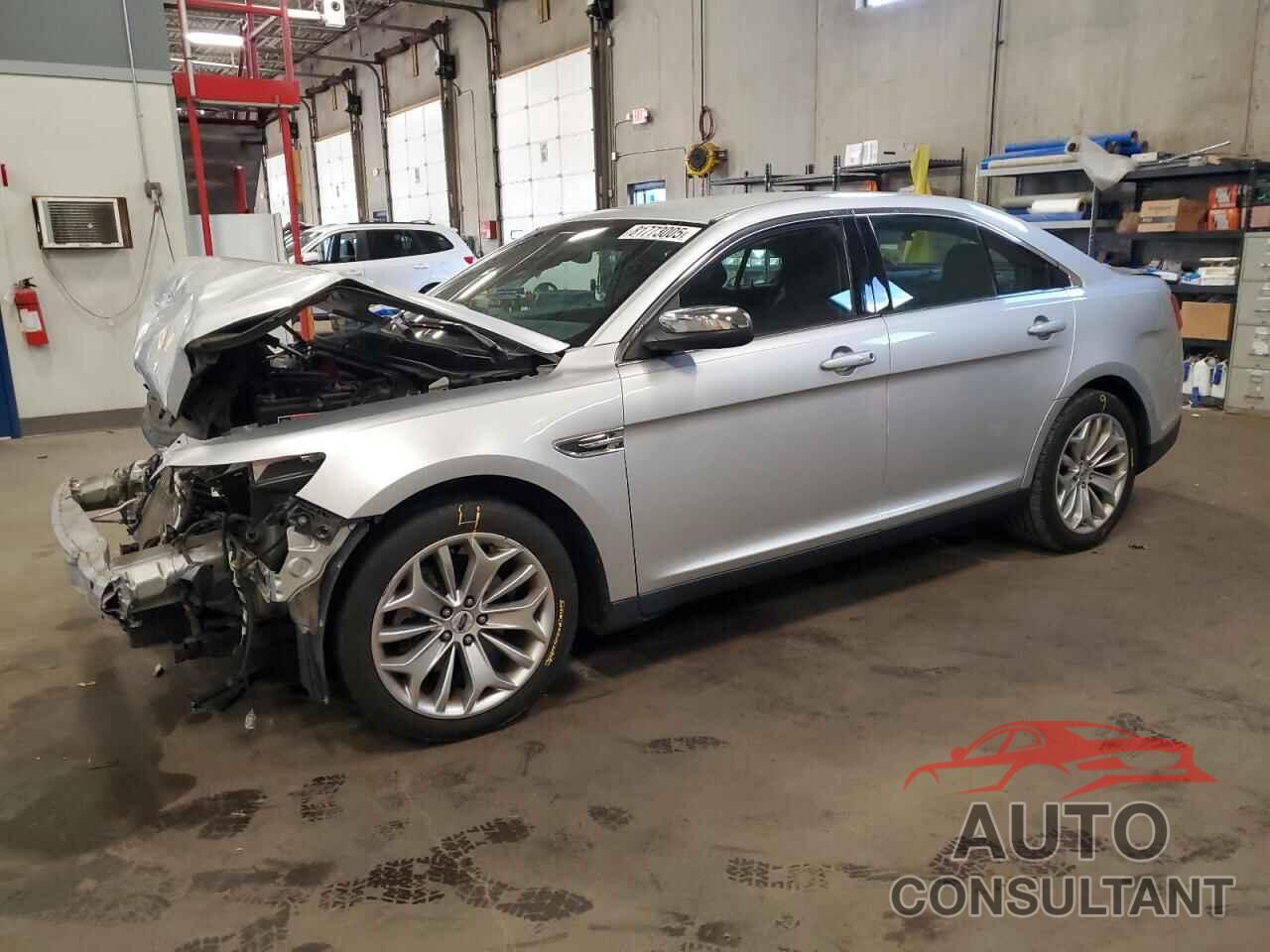 FORD TAURUS 2018 - 1FAHP2F82JG109632