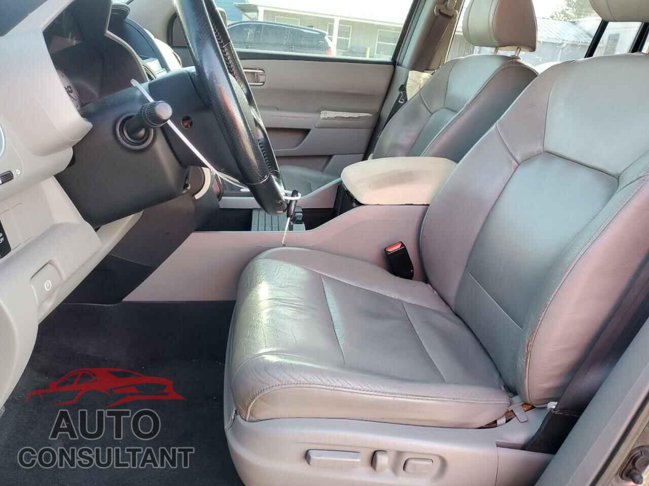 HONDA PILOT 2010 - 5FNYF4H52AB035487
