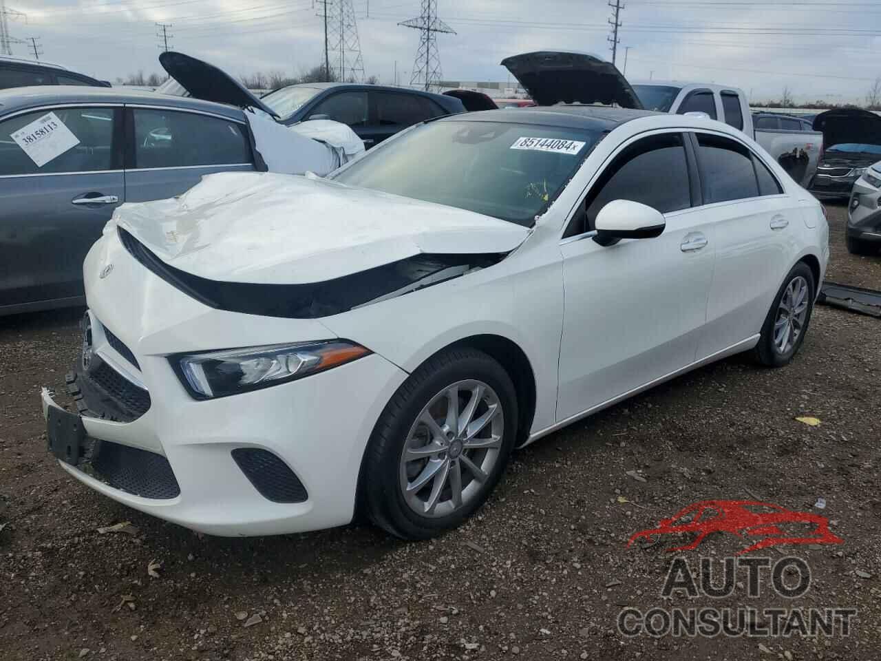 MERCEDES-BENZ A-CLASS 2019 - WDD3G4FB9KW001212