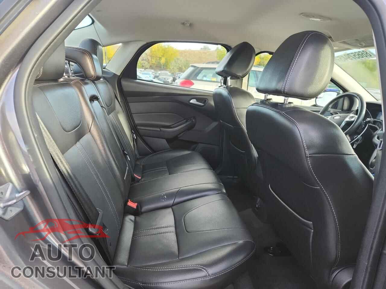 FORD FOCUS 2014 - 1FADP3F26EL132425