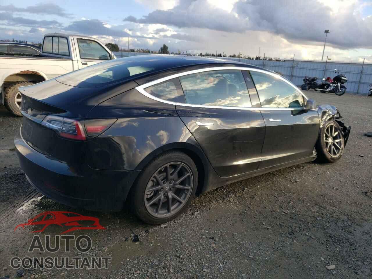 TESLA MODEL 3 2018 - 5YJ3E1EA0JF052060