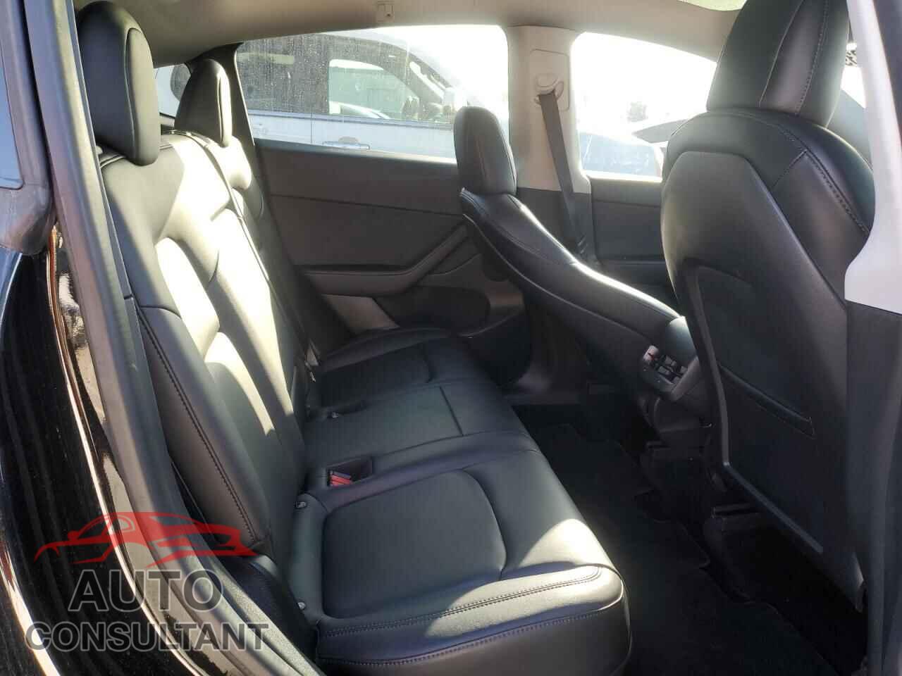 TESLA MODEL Y 2021 - 5YJYGDED2MF134355