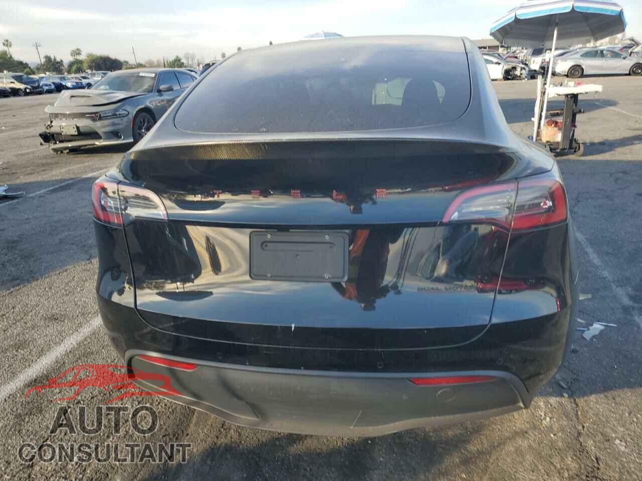 TESLA MODEL Y 2021 - 5YJYGDEE7MF233116