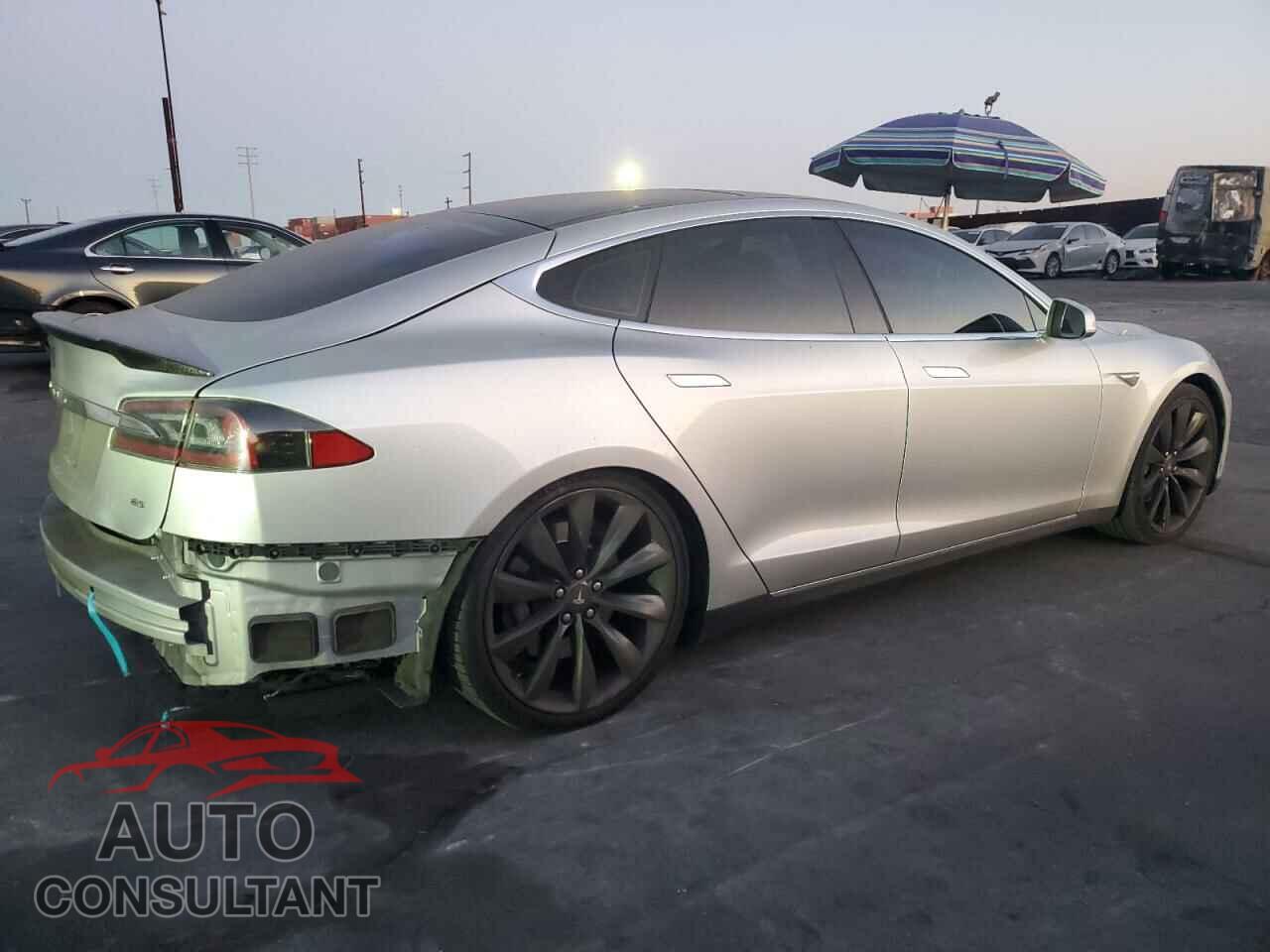 TESLA MODEL S 2015 - 5YJSA1H15FFP78572