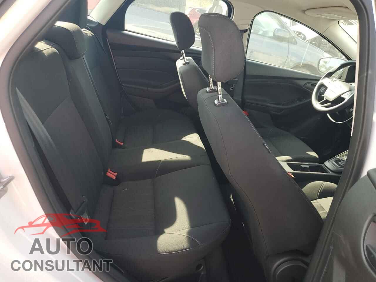 FORD FOCUS 2017 - 1FADP3E24HL209234