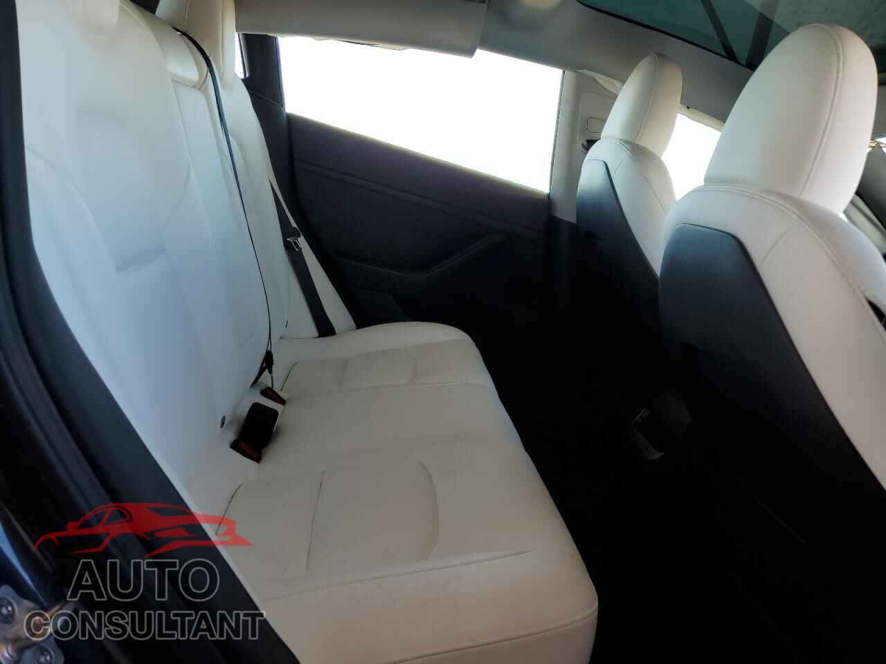 TESLA MODEL 3 2023 - 5YJ3E1EA3PF638096
