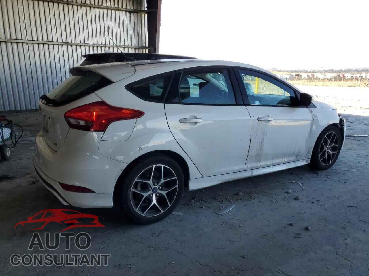 FORD FOCUS 2015 - 1FADP3K25FL211043