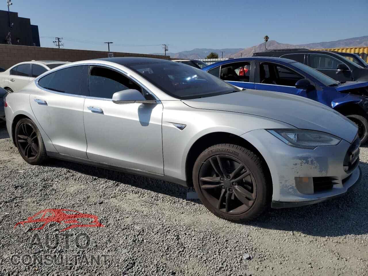 TESLA MODEL S 2013 - 5YJSA1CG6DFP04683