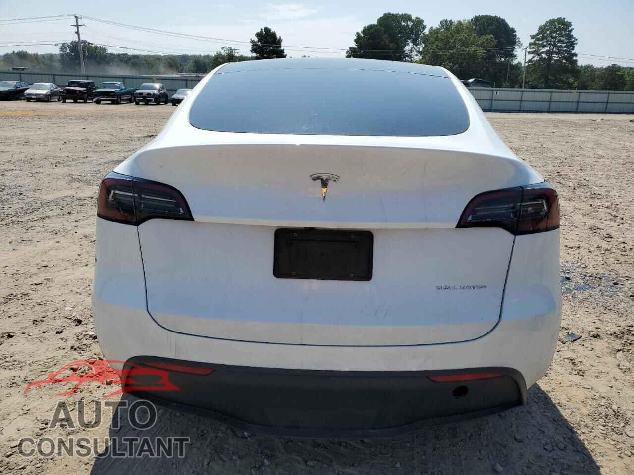 TESLA MODEL Y 2023 - 7SAYGAEEXPF895200