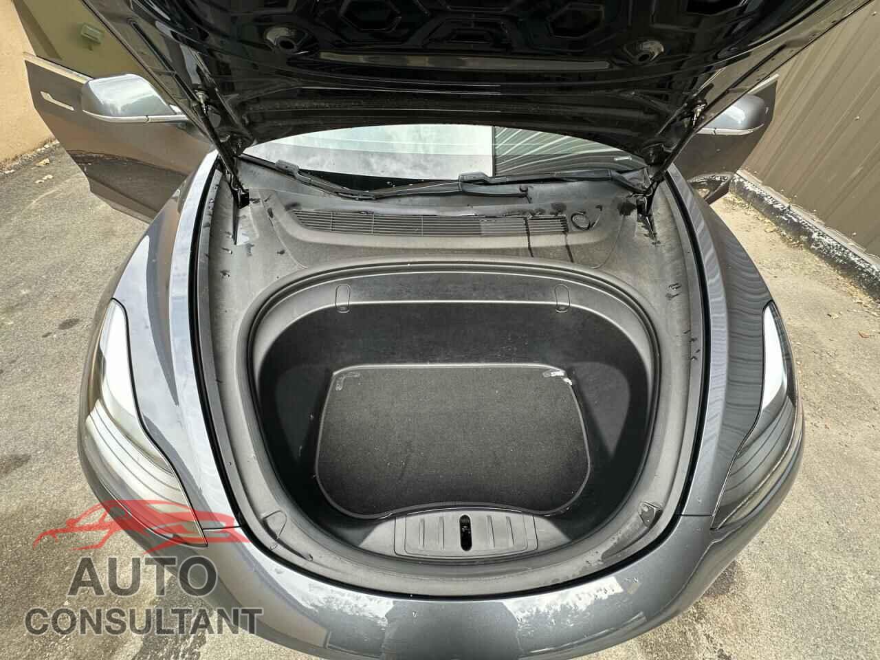 TESLA MODEL 3 2018 - 5YJ3E1EB3JF129836