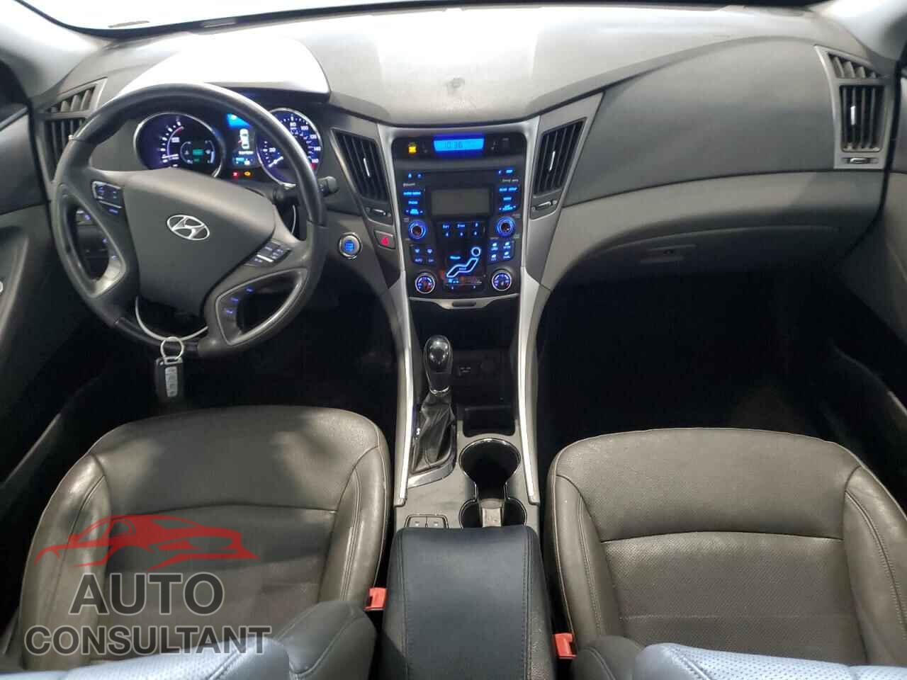 HYUNDAI SONATA 2012 - KMHEC4A49CA028332