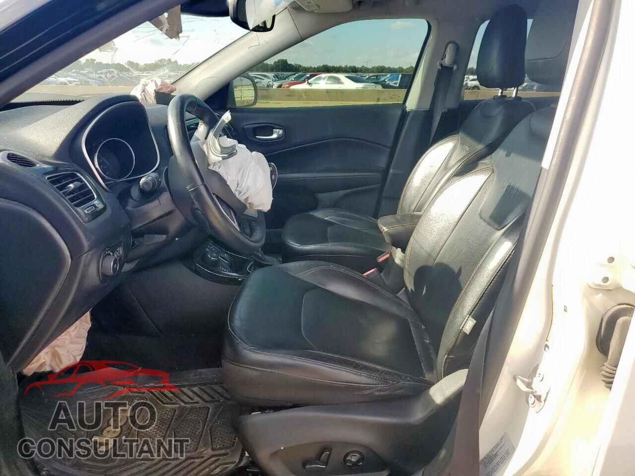 JEEP COMPASS 2018 - 3C4NJDCB8JT101332