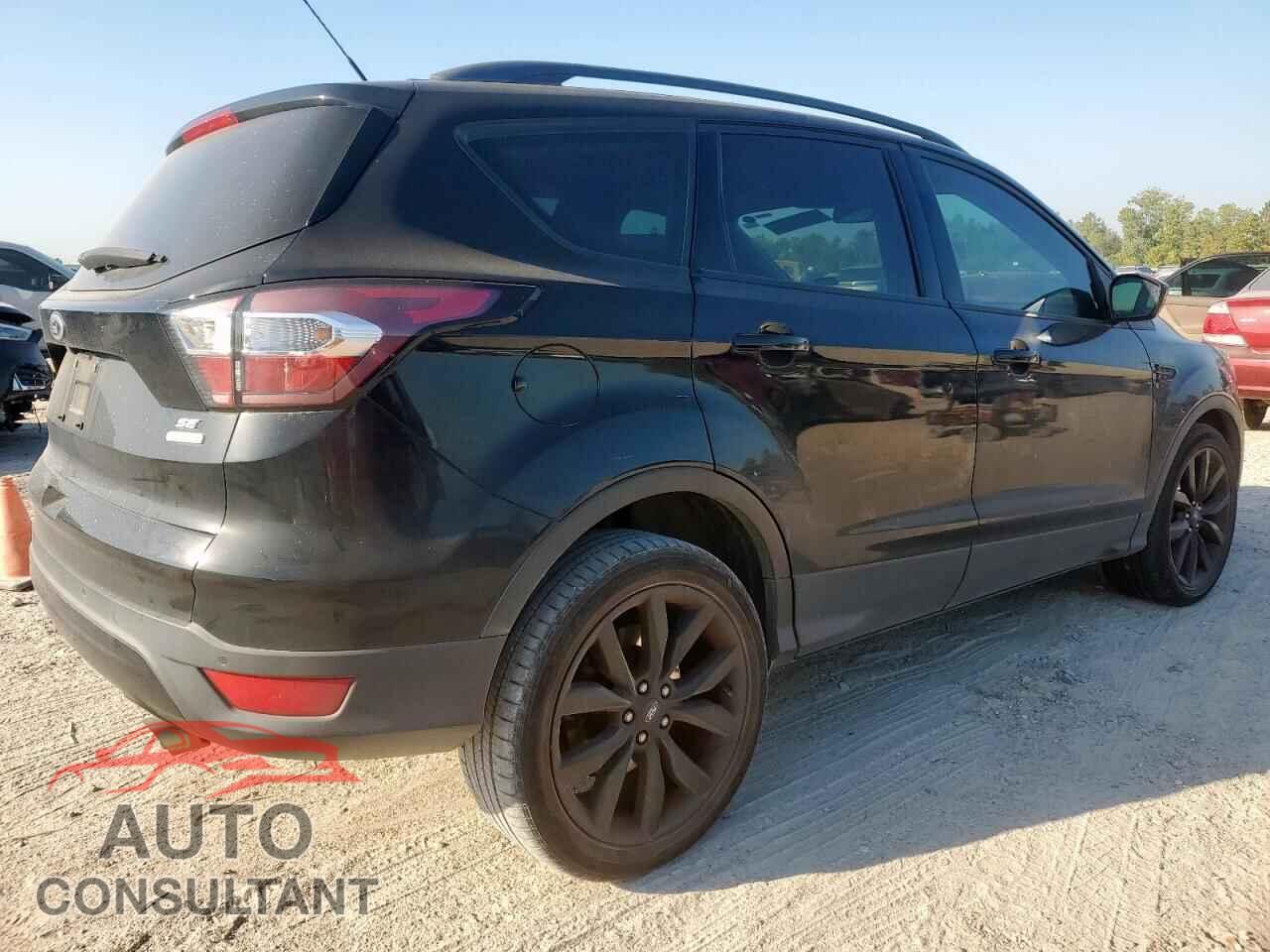 FORD ESCAPE 2017 - 1FMCU0GD3HUC24616