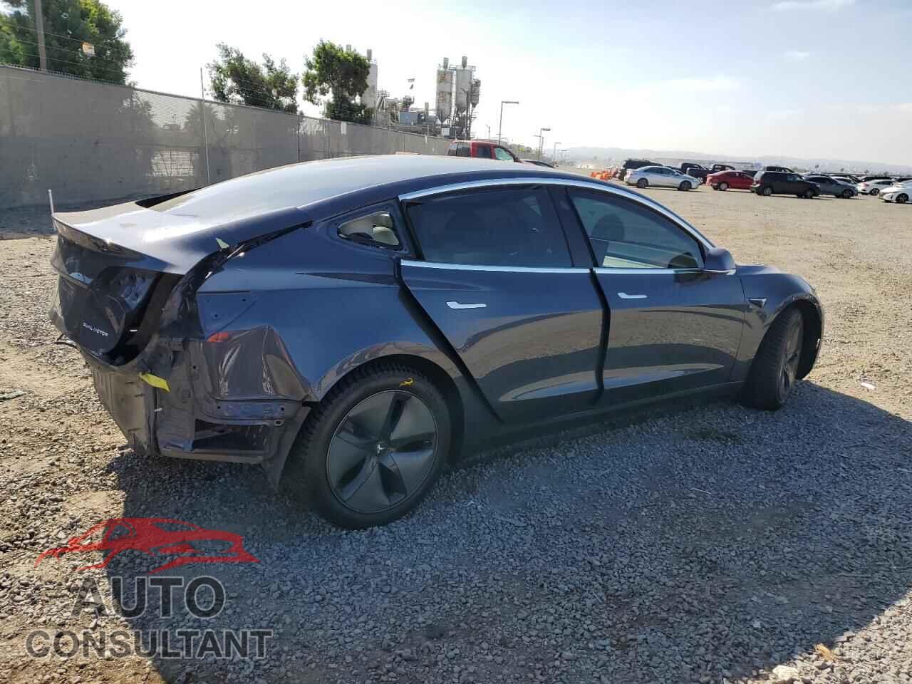 TESLA MODEL 3 2019 - 5YJ3E1EB7KF195257