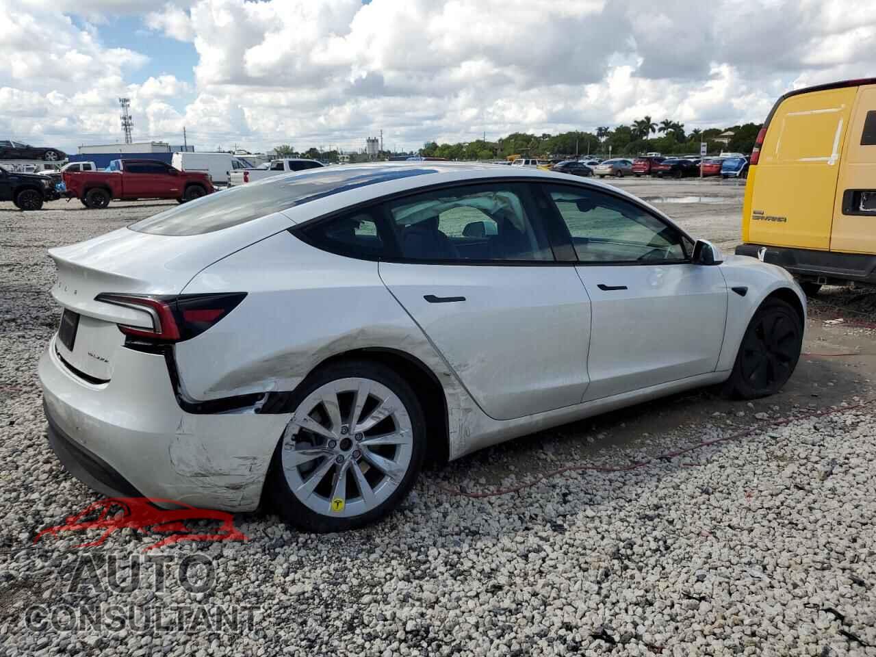 TESLA MODEL 3 2024 - 5YJ3E1EB2RF816947