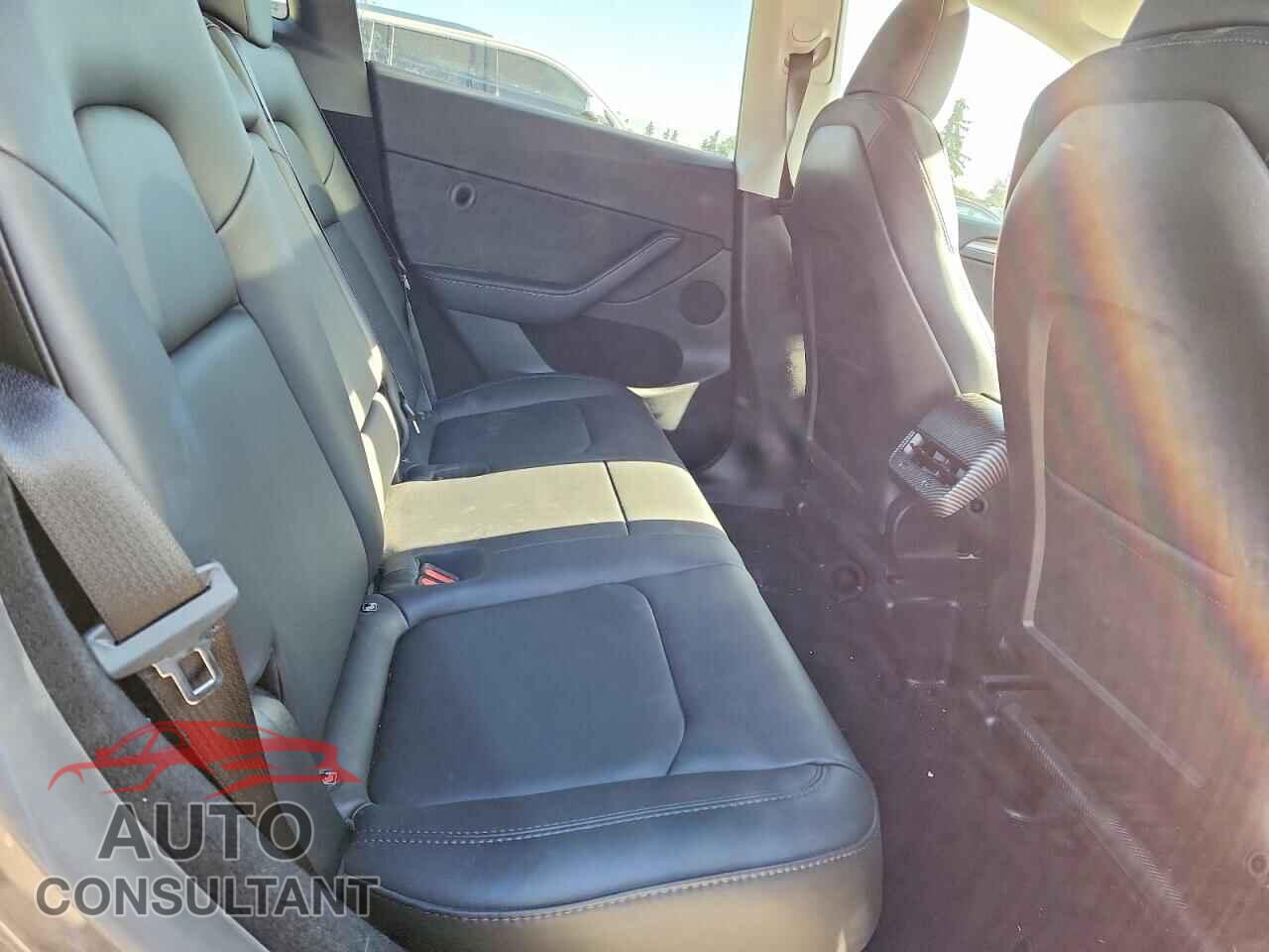 TESLA MODEL Y 2024 - 7SAYGDEE6RF081694