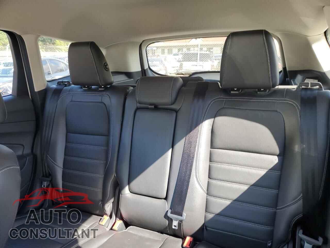 FORD ESCAPE 2017 - 1FMCU9JD9HUC84977