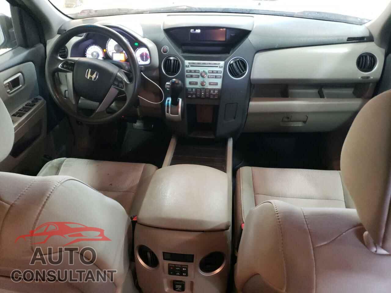 HONDA PILOT 2011 - 5FNYF4H40BB016235