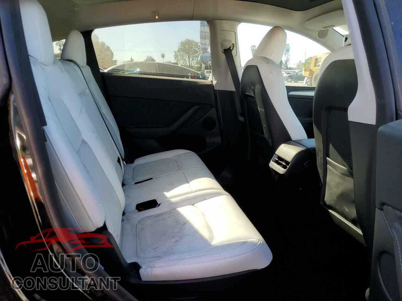 TESLA MODEL Y 2024 - 7SAYGAEE2RF984326