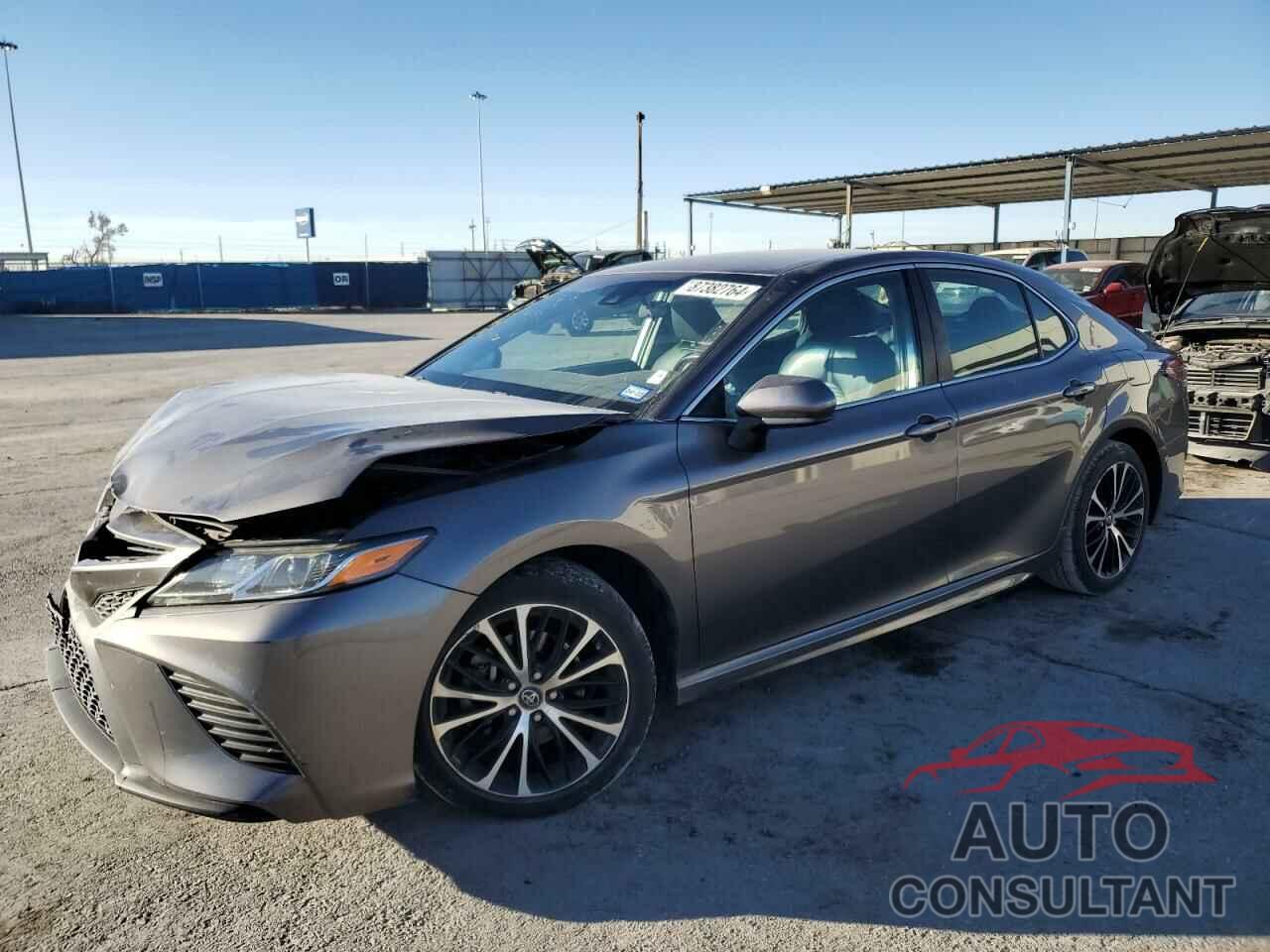 TOYOTA CAMRY 2018 - 4T1B11HK1JU632254
