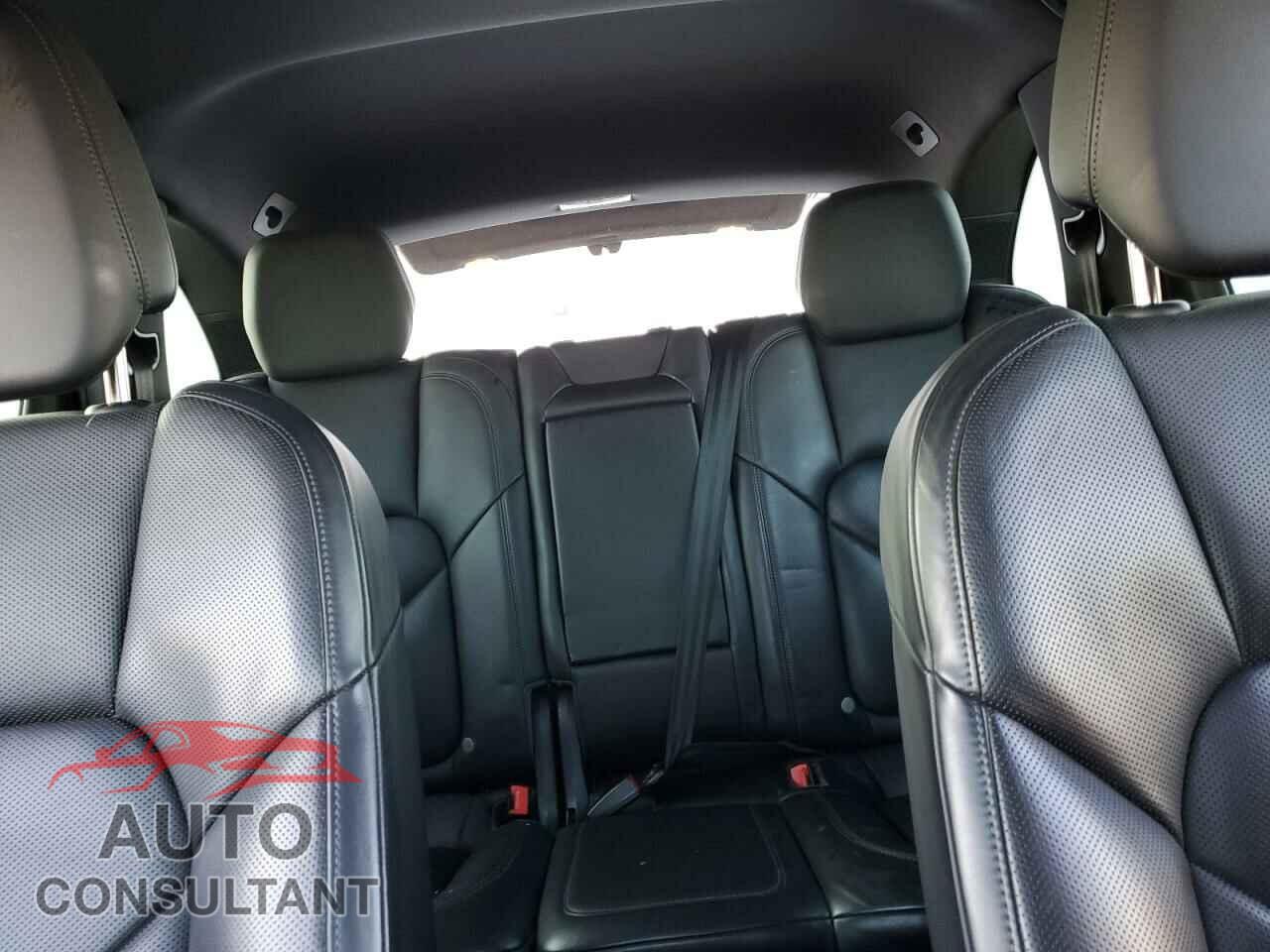 PORSCHE CAYENNE 2016 - WP1AA2A28GKA36433