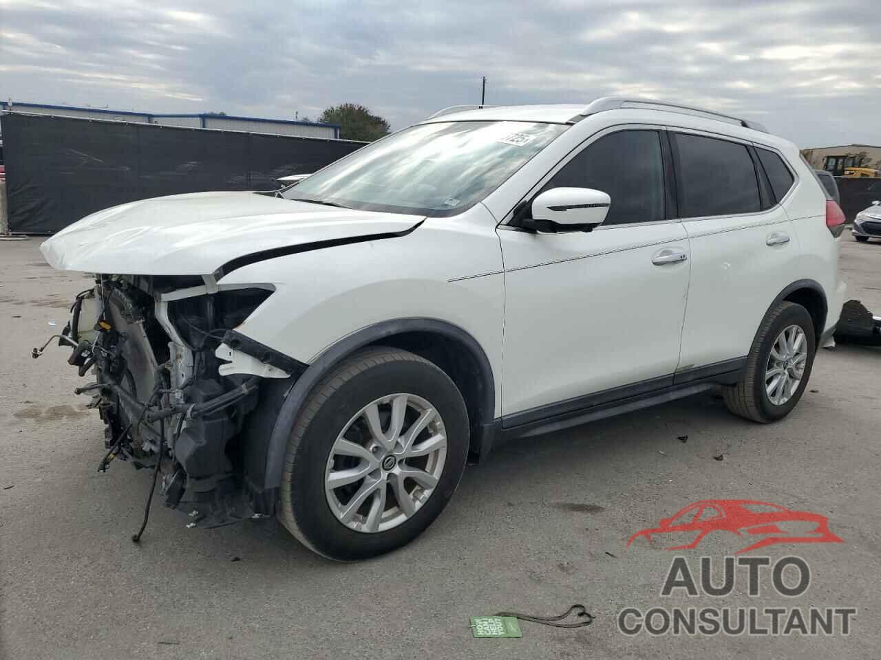 NISSAN ROGUE 2017 - KNMAT2MT3HP592511