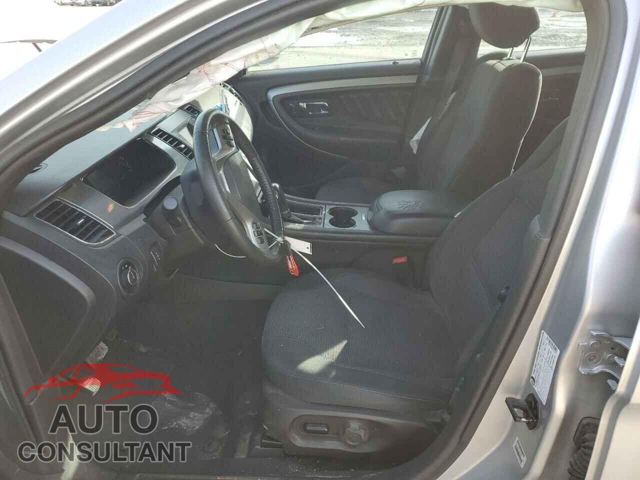 FORD TAURUS 2018 - 1FAHP2E86JG142277