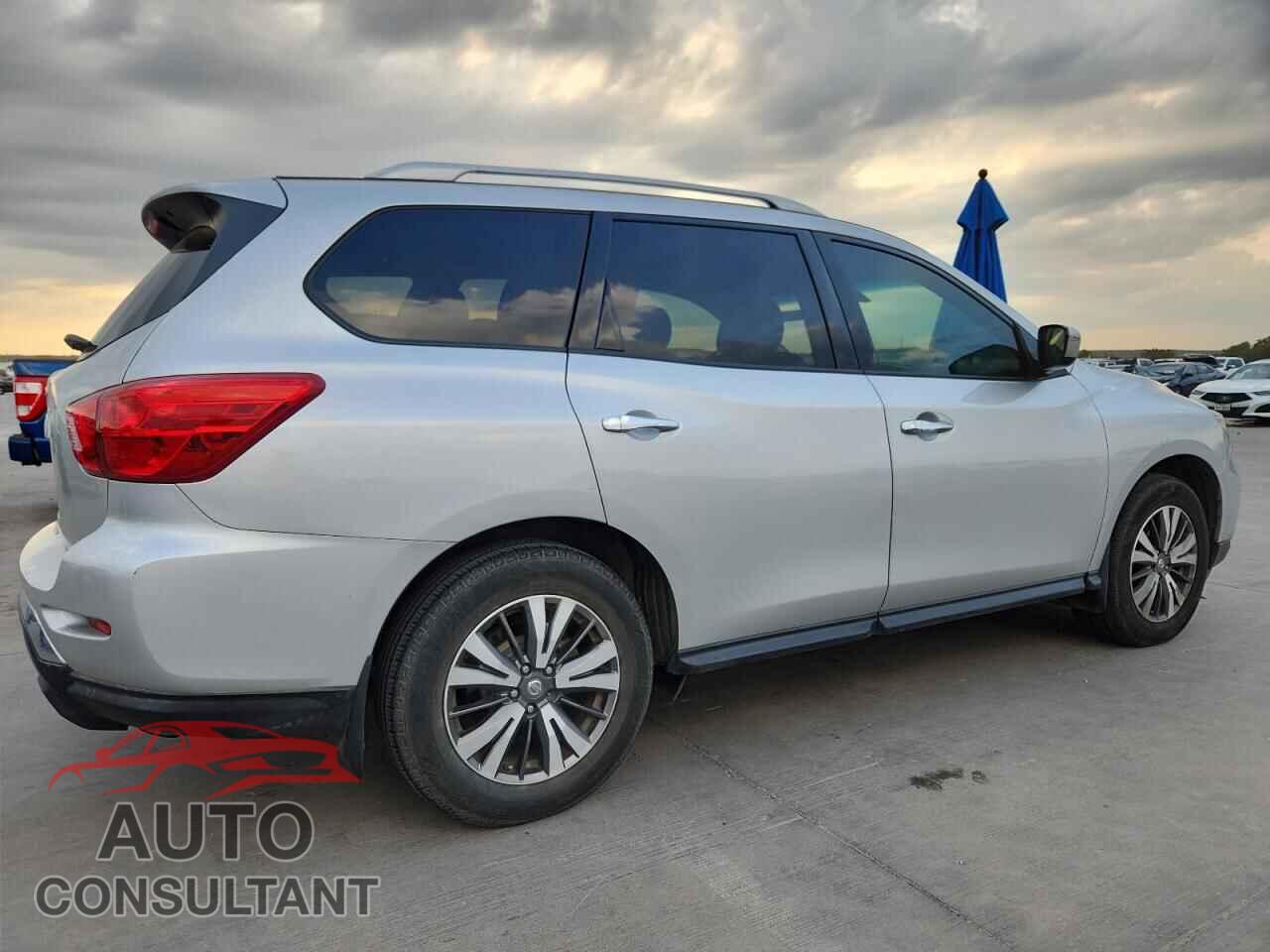 NISSAN PATHFINDER 2017 - 5N1DR2MN3HC679583