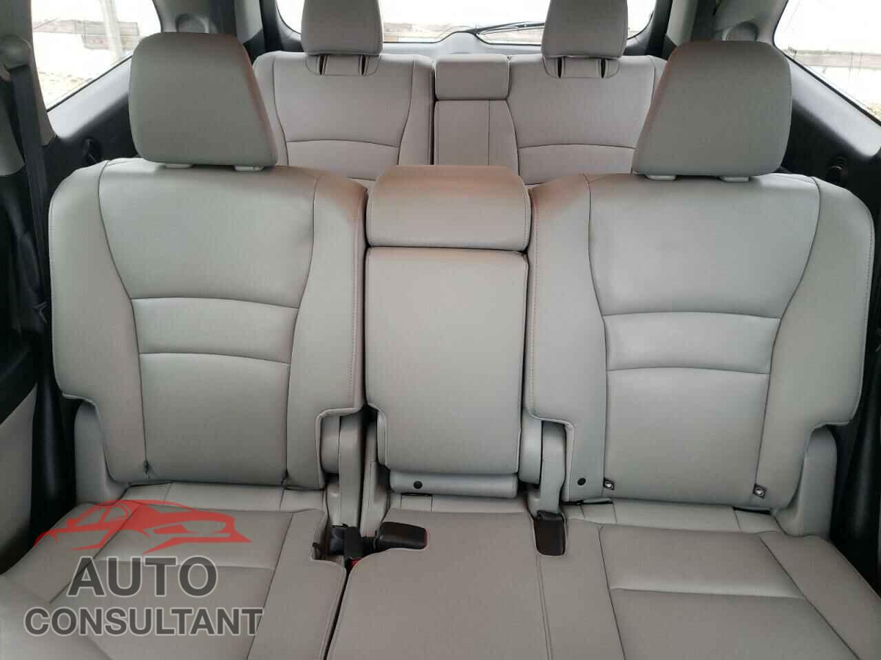 HONDA PILOT 2017 - 5FNYF6H9XHB063675