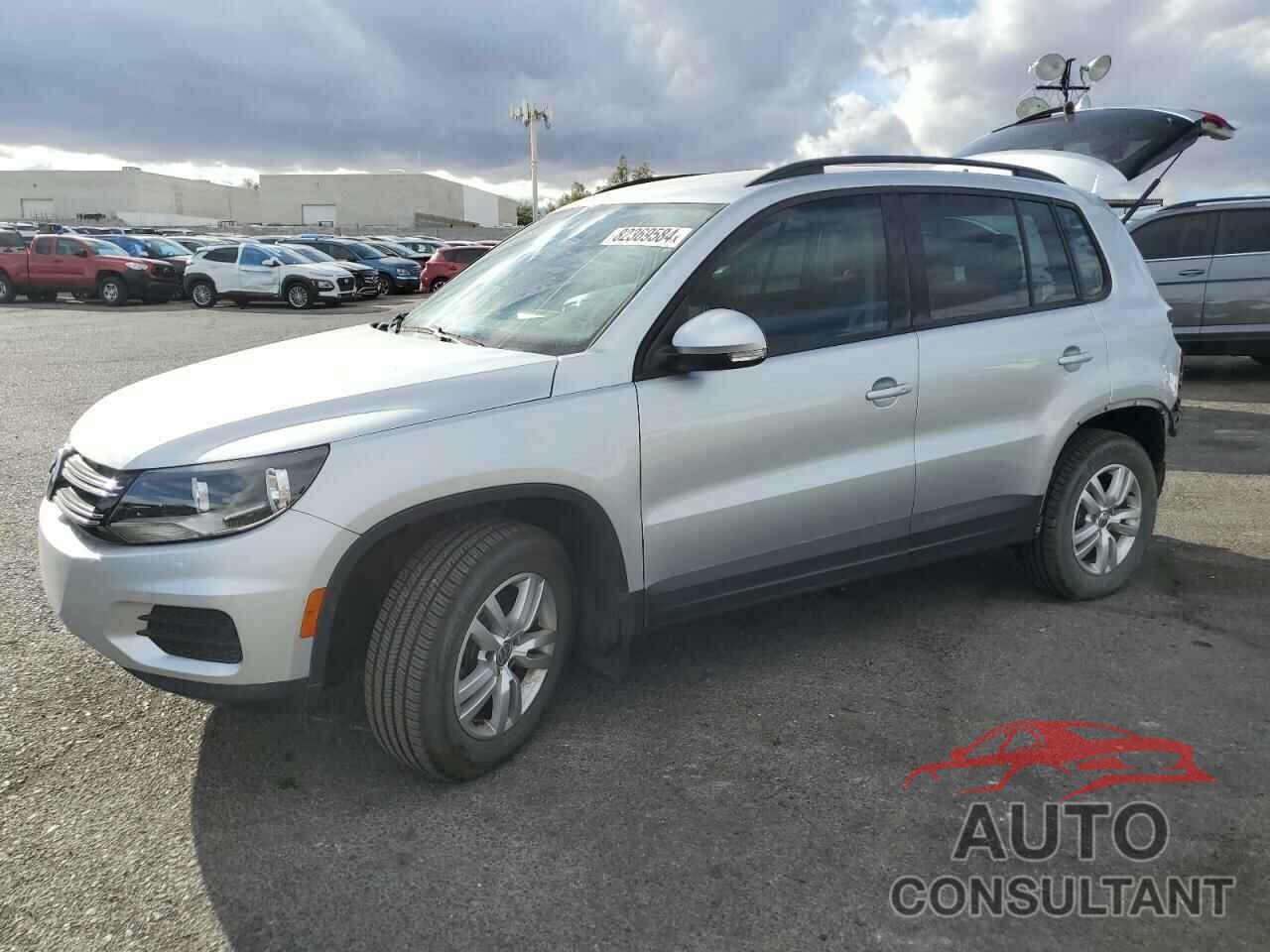 VOLKSWAGEN TIGUAN 2017 - WVGAV7AX5HK025210