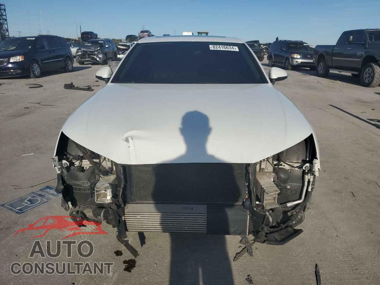 AUDI A4 2018 - WAUNNAF46JA005865
