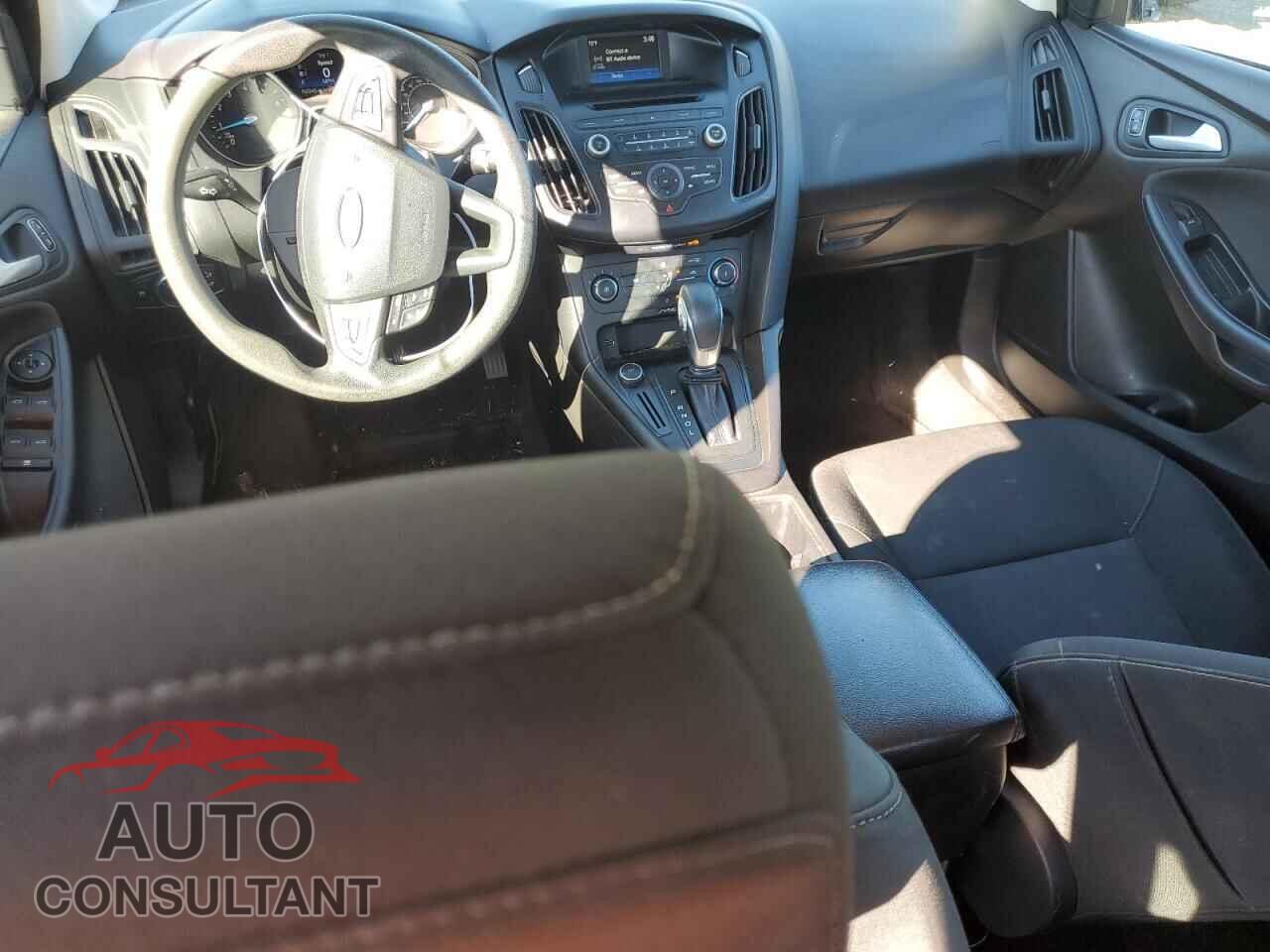 FORD FOCUS 2017 - 1FADP3F26HL271586